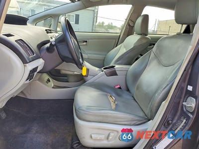 Zdjęcie 7 z 12 samochodu: 2013 TOYOTA PRIUS FOUR VIN:JTDKN3DU4D5579141 - miniatura