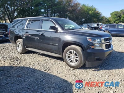Czwarte zdjęcie samochodu z boku: 2020 CHEVROLET SUBURBAN K1500 LT VIN:1GNSKHKC2LR121757 - miniatura