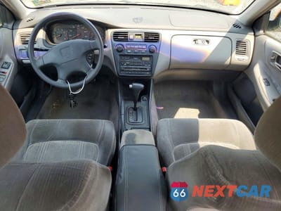Zdjęcie 8 z 12 samochodu: 2000 HONDA ACCORD LX VIN:1HGCG6651YA108262 - miniatura