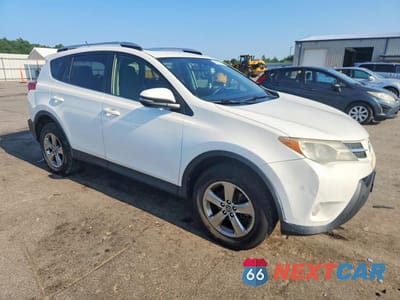 Czwarte zdjęcie samochodu z boku: 2015 TOYOTA RAV4 XLE VIN:JTMRFREV3FD115594 - miniatura