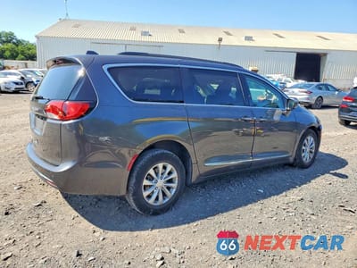 Trzecie zdjęcie samochodu z tyłu: 2017 CHRYSLER PACIFICA TOURING L VIN:2C4RC1BG7HR844844 - miniatura