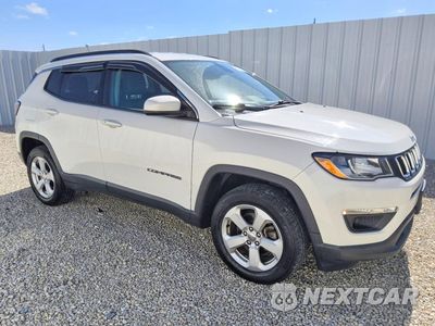 Czwarte zdjęcie samochodu z boku: 2018 JEEP COMPASS LATITUDE VIN:3C4NJDBB5JT138839 - miniatura