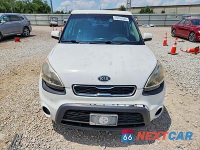 Piąte zdjęcie samochodu w środku: 2012 KIA SOUL BASE VIN:KNDJT2A57C7402577 - miniatura