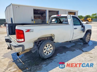 Trzecie zdjęcie samochodu z tyłu: 2013 GMC SIERRA K2500 SLE VIN:1GT020C84DF211104 - miniatura