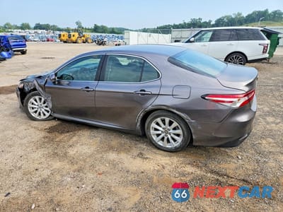 Drugie zdjęcie samochodu z przodu: 2018 TOYOTA CAMRY LE VIN:4T1B11HK0JU027058 - miniatura