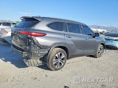 Trzecie zdjęcie samochodu z tyłu: 2021 TOYOTA HIGHLANDER XLE VIN:5TDGZRAH3MS037933 - miniatura