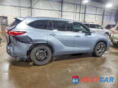 Trzecie zdjęcie samochodu z tyłu: 2020 TOYOTA HIGHLANDER HYBRID XLE VIN:5TDGARAH8LS003461 - miniatura