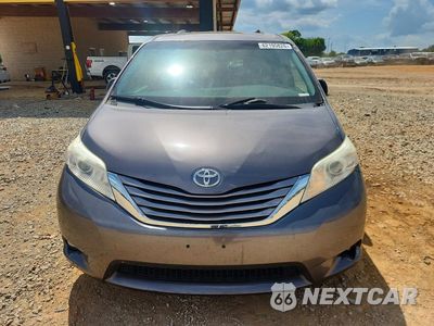 Piąte zdjęcie samochodu w środku: 2017 TOYOTA SIENNA XLE 8-PASSENGER VIN:5TDYZ3DC7HS778514 - miniatura