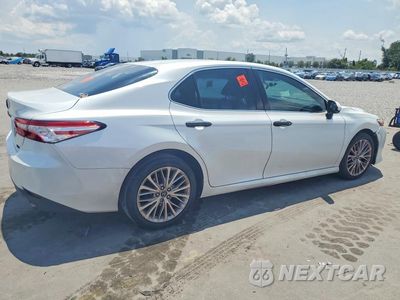 Trzecie zdjęcie samochodu z tyłu: 2018 TOYOTA CAMRY XLE VIN:4T1B11HK3JU036580 - miniatura
