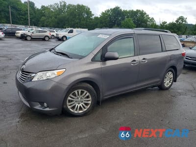2017 TOYOTA SIENNA XLE PREMIUM 8-PASSENGER 5TDYZ3DC3HS890503 - główne zdjęcie licytacji z USA - miniatura