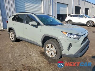 Czwarte zdjęcie samochodu z boku: 2021 TOYOTA RAV4 XLE VIN:2T3W1RFV8MW130611 - miniatura