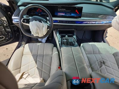 Zdjęcie 8 z 12 samochodu: 2025 BMW 740 XI VIN:WBA33EH0XSCU52803 - miniatura