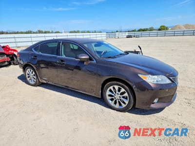 Czwarte zdjęcie samochodu z boku: 2014 LEXUS ES 300H VIN:JTHBW1GG8E2045939 - miniatura