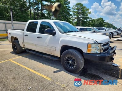 Czwarte zdjęcie samochodu z boku: 2010 CHEVROLET SILVERADO C1500 LT VIN:3GCRCSE05AG221934 - miniatura