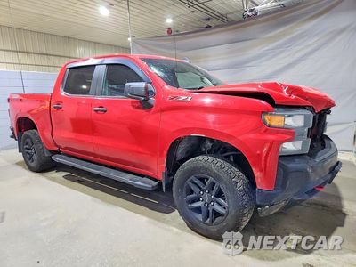 Czwarte zdjęcie samochodu z boku: 2020 CHEVROLET SILVERADO K1500 TRAIL BOSS CUSTOM VIN:1GCPYCEF5LZ271111 - miniatura