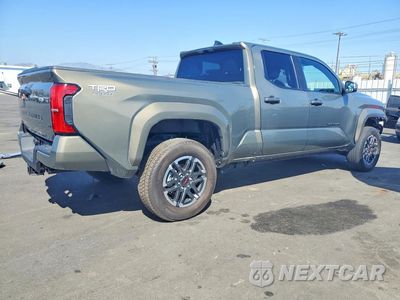Trzecie zdjęcie samochodu z tyłu: 2025 TOYOTA TACOMA TRD SPORT VIN:3TMLB5JN0SM182121 - miniatura
