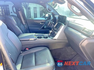 Piąte zdjęcie samochodu w środku: 2024 LEXUS LX 600 LUXURY VIN:JTJGB7CX5R4065214 - miniatura