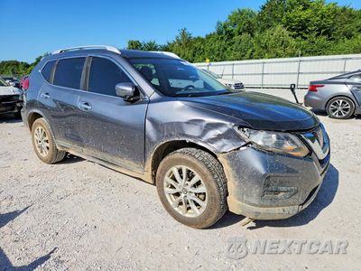 Czwarte zdjęcie samochodu z boku: 2017 NISSAN ROGUE SV VIN:KNMAT2MV1HP616466 - miniatura