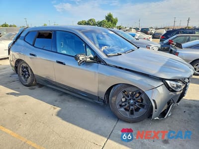 Czwarte zdjęcie samochodu z boku: 2023 BMW IX XDRIVE50 VIN:WB523CF03PCM19294 - miniatura