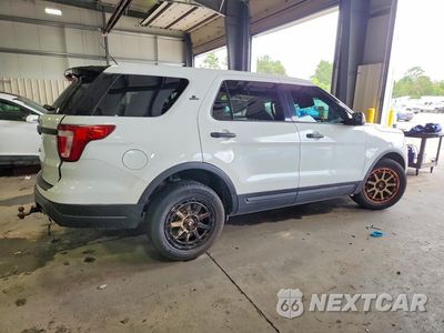 Trzecie zdjęcie samochodu z tyłu: 2018 FORD EXPLORER POLICE INTERCEPTOR VIN:1FM5K8AR6JGB46676 - miniatura