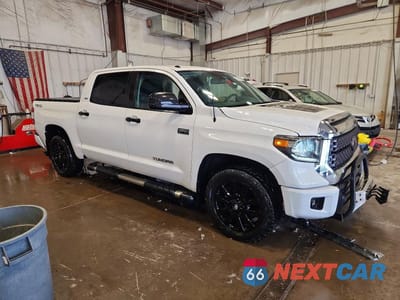 Czwarte zdjęcie samochodu z boku: 2019 TOYOTA TUNDRA CREWMAX SR5 VIN:5TFEY5F11KX253317 - miniatura