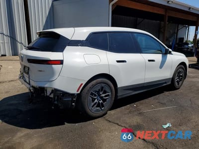 Trzecie zdjęcie samochodu z tyłu: 2024 BMW IX XDRIVE50 VIN:WB523CF06RCP69084 - miniatura