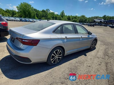 Trzecie zdjęcie samochodu z tyłu: 2023 VOLKSWAGEN JETTA SPORT VIN:3VWBM7BU0PM045899 - miniatura