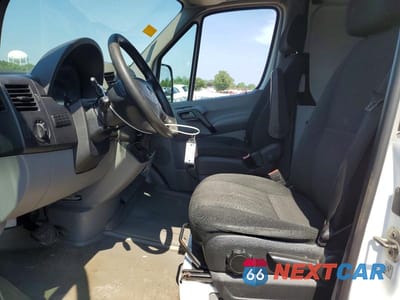 Zdjęcie 7 z 13 samochodu: 2015 MERCEDES-BENZ SPRINTER 2500 DELIVERY VAN VIN:WD3PE7DC5F5973510 - miniatura