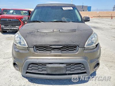 Piąte zdjęcie samochodu w środku: 2013 KIA SOUL + VIN:KNDJT2A69D7533861 - miniatura