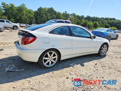 Trzecie zdjęcie samochodu z tyłu: 2002 MERCEDES-BENZ C 230K SPORT COUPE VIN:WDBRN47J32A370627 - miniatura