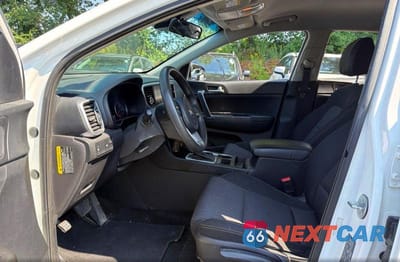 Piąte zdjęcie samochodu w środku: 2020 KIA SPORTAGE LX VIN:KNDPMCAC8L7755809 - miniatura