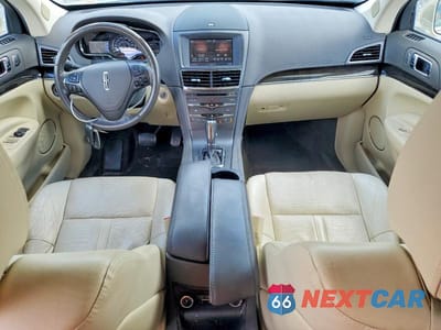 Zdjęcie 8 z 12 samochodu: 2014 LINCOLN MKT VIN:2LMHJ5ATXEBL53518 - miniatura