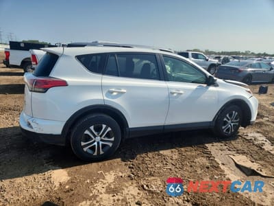 Trzecie zdjęcie samochodu z tyłu: 2017 TOYOTA RAV4 LE VIN:JTMBFREV5HJ107132 - miniatura