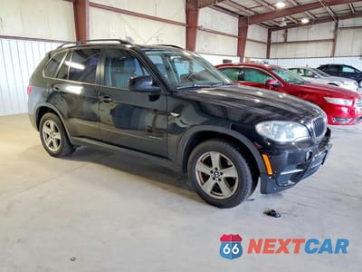 Czwarte zdjęcie samochodu z boku: 2013 BMW X5 XDRIVE35I VIN:5UXZV4C58D0E12326 - miniatura