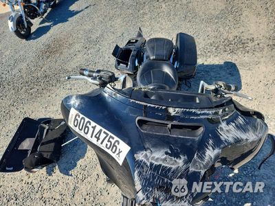 Piąte zdjęcie samochodu w środku: 2021 HARLEY-DAVIDSON FLHX VIN:1HD1KBC14MB662719 - miniatura