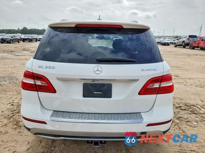 Zdjęcie 6 z 12 samochodu: 2015 MERCEDES-BENZ ML 250 BLUETEC VIN:4JGDA0EBXFA585712 - miniatura
