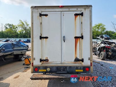 Zdjęcie 6 z 12 samochodu: 2003 CHEVROLET EXPRESS G3500 DELIVERY TRUCK VIN:1GBHG31U631181917 - miniatura