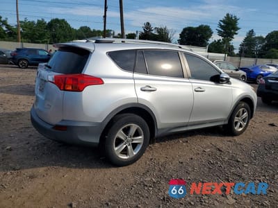 Trzecie zdjęcie samochodu z tyłu: 2015 TOYOTA RAV4 XLE VIN:2T3RFREV2FW345100 - miniatura