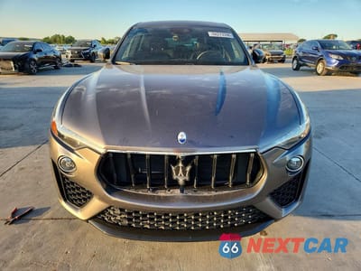 Piąte zdjęcie samochodu w środku: 2023 MASERATI LEVANTE MODENA VIN:ZN661YUM3PX418605 - miniatura