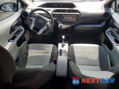 Zdjęcie 8 z 12 samochodu: 2013 TOYOTA PRIUS C TWO VIN:JTDKDTB39D1052927 - miniatura