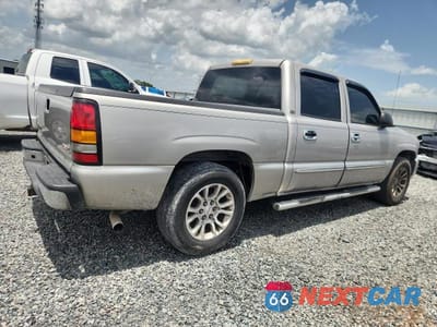 Trzecie zdjęcie samochodu z tyłu: 2005 GMC NEW SIERRA C1500 VIN:2GTEC13T551131848 - miniatura