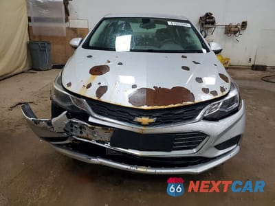 Piąte zdjęcie samochodu w środku: 2018 CHEVROLET CRUZE LT VIN:1G1BE5SM0J7187099 - miniatura