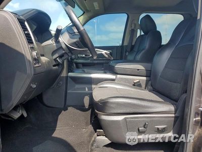 Zdjęcie 7 z 12 samochodu: 2018 RAM 2500 SLT VIN:3C6UR5DL1JG233091 - miniatura