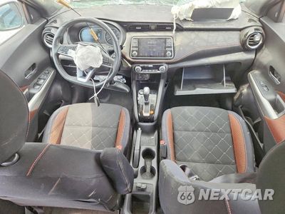 Zdjęcie 8 z 13 samochodu: 2018 NISSAN KICKS SR VIN:3N1CP5CU7JL524144 - miniatura