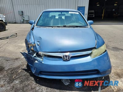 Piąte zdjęcie samochodu w środku: 2008 HONDA CIVIC LX VIN:1HGFA16588L092857 - miniatura