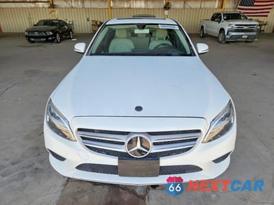 Piąte zdjęcie samochodu w środku: 2019 MERCEDES-BENZ C 300 VIN:55SWF8DB5KU300610 - miniatura
