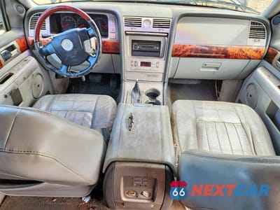 Zdjęcie 8 z 14 samochodu: 2004 LINCOLN NAVIGATOR VIN:5LMFU27R04LJ22479 - miniatura