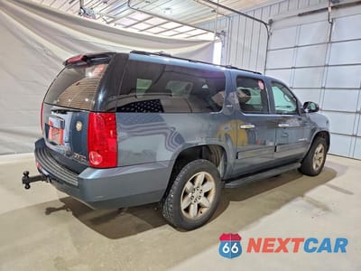 Trzecie zdjęcie samochodu z tyłu: 2010 GMC YUKON XL K1500 SLT VIN:1GKUKKE30AR177160 - miniatura