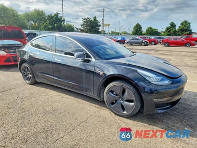 Czwarte zdjęcie samochodu z boku: 2019 TESLA MODEL 3 VIN:5YJ3E1EA2KF297623 - miniatura