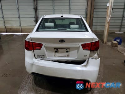 Zdjęcie 6 z 12 samochodu: 2011 KIA FORTE EX VIN:KNAFU4A2XB5424746 - miniatura